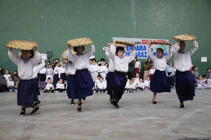 Dantzari txiki eguna anoetan 15 1463914944155