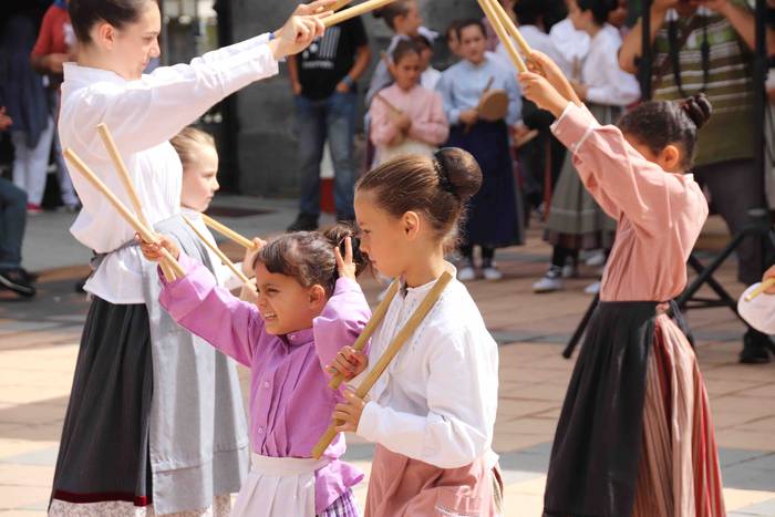 Euskal dantzek harrobia dute 48 1567950063109