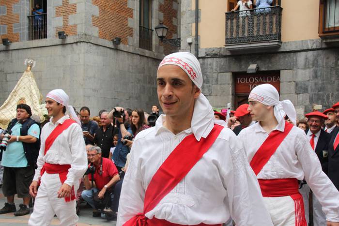 Santuek eta dantzariek poztu 45 1498312423498