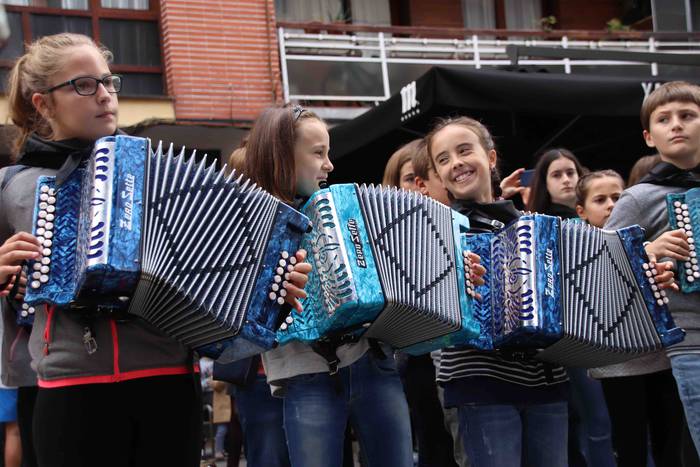 Hauspoa trikitiari 20 1570286784197