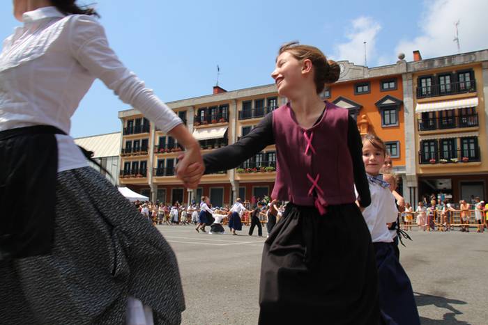 Dantzari txiki eguna Anoetan 30 1497181620480