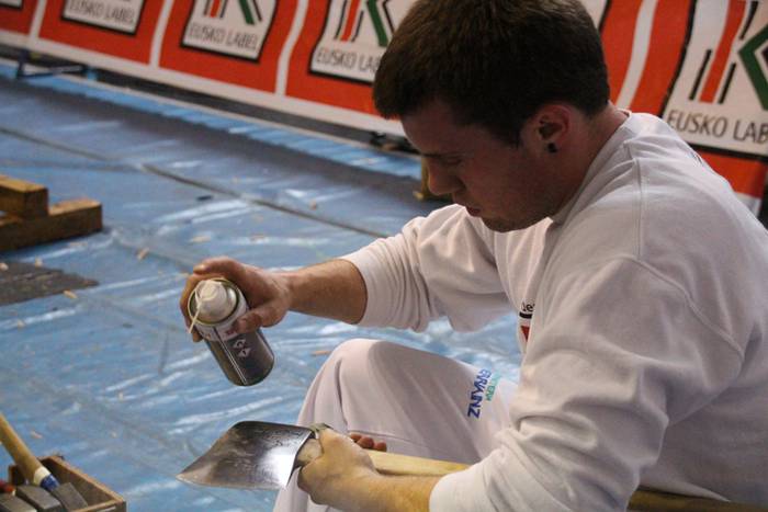 Urrezko aizkora kanporaketa abaltzisketa 58 1461501204993