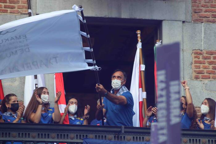 Tolosa urdinez jantzi da 43 1632073508467