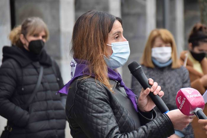 Emakume merkatari eta ostala 6 1615215640999