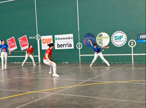 Ados Pilotaren Binakako Txapelketaren jaialdia Beotibarren