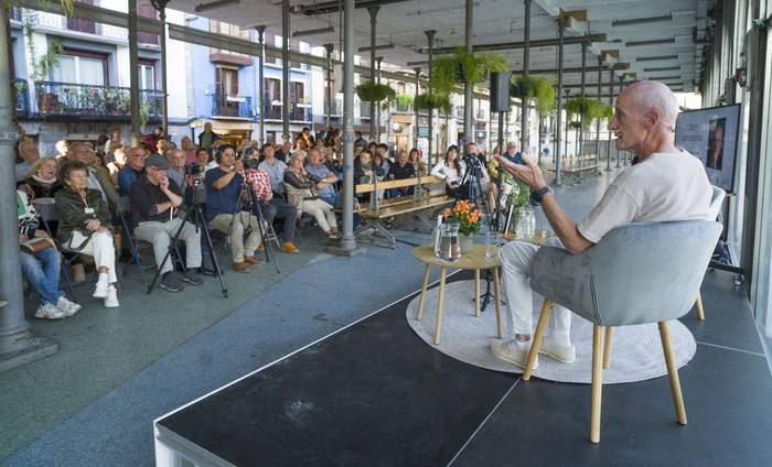 Ausardiak mugitzen du mundua