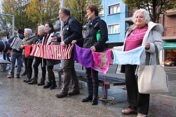 'Gora emakume anitzak eta go 15 1542976371183