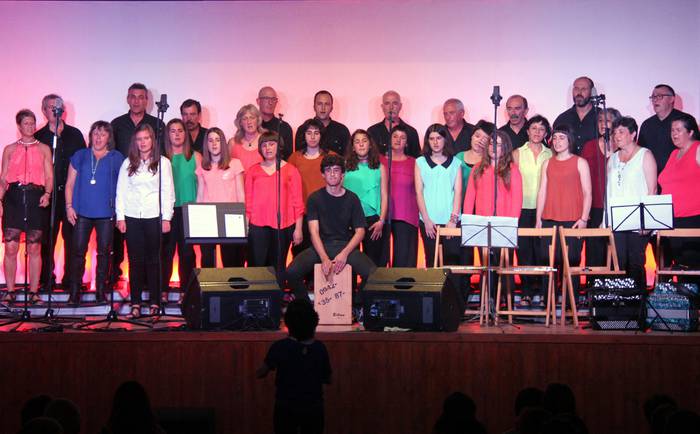 Karmen jaien sarrerakoa egin dute abesbatzek 4 1468252833555