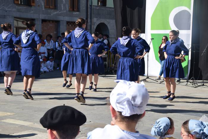 Dantzari txikiak, goizeko pr 84 1491666896040