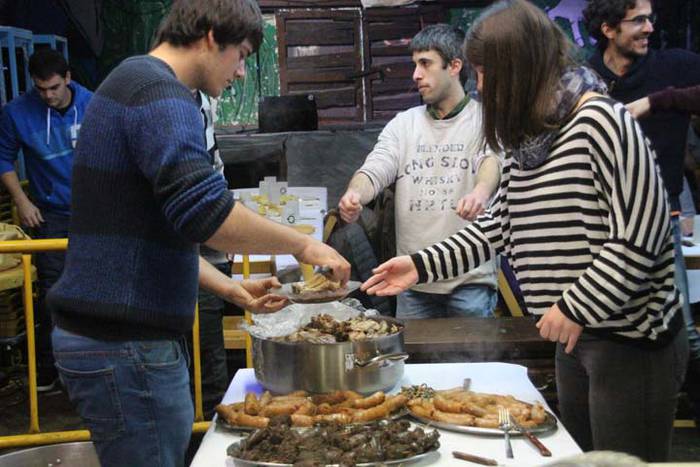 Zutik iraun aurretik, bazkal 12 1513435873117