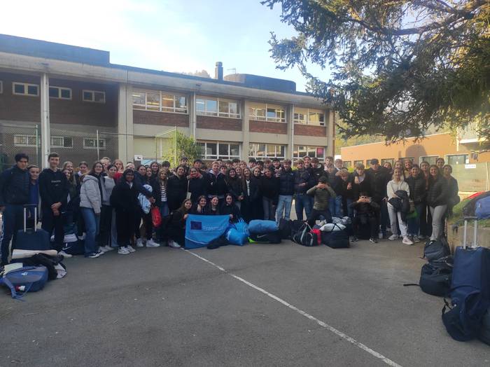 Harremanak saretzen, Herbehereetan eta Frantzian