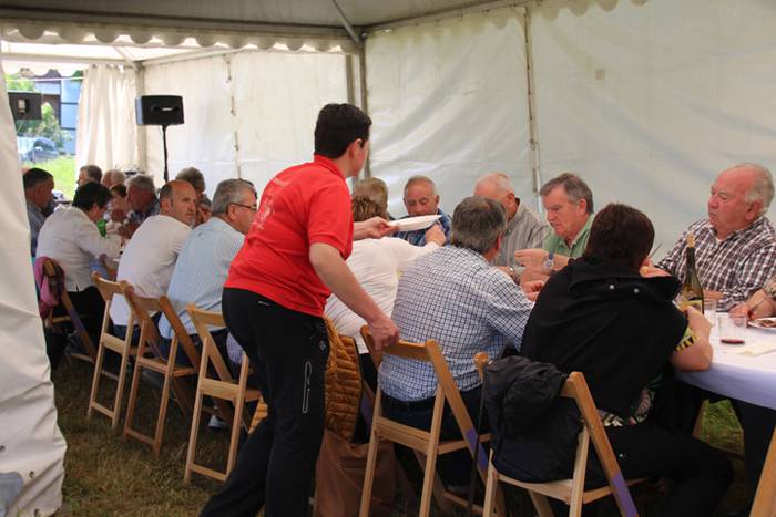 Mahaiaren bueltan, festetan 6 1526825095713