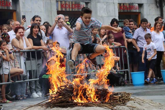 Txikienak ere saltoka 1 1561316708088