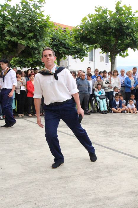 Jaietako egun handia ospatzen ari dira Asteasun 22 1467203491591