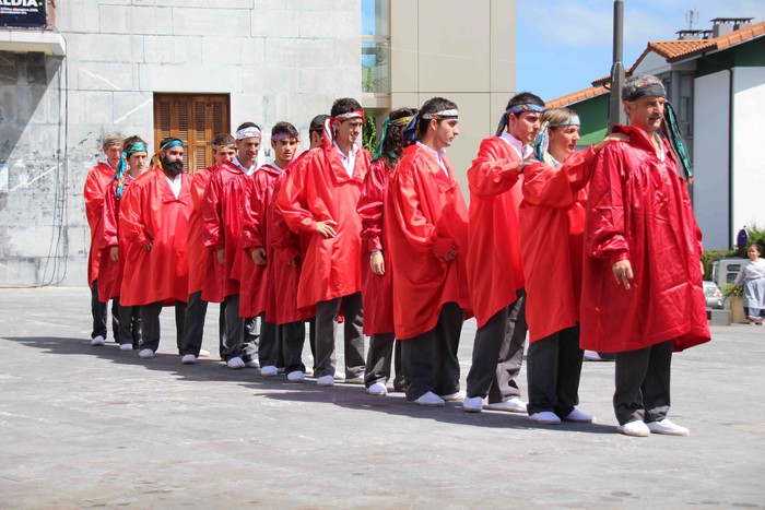 Emakumeak Adunako Axeri-dantzan, lehen aldiz - 92