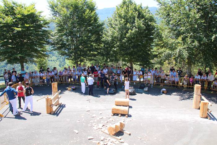 Festa giroa Santamañan 16 1468781604631