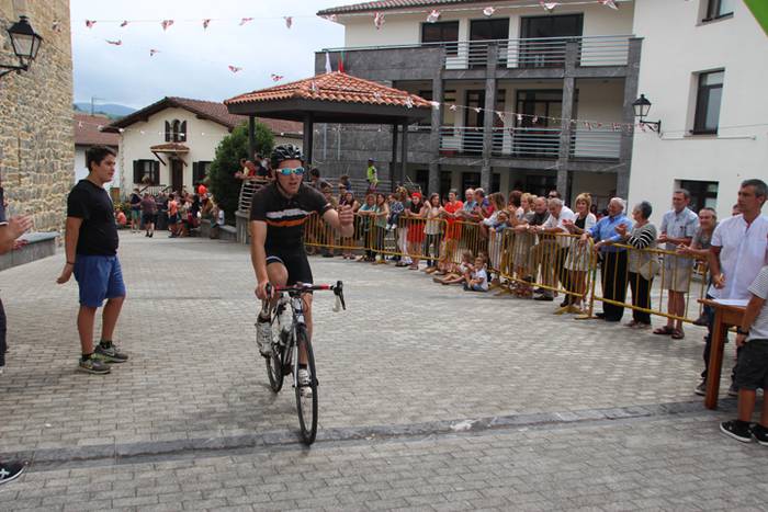 Maldan gora plazara heldu ar 23 1502801366433