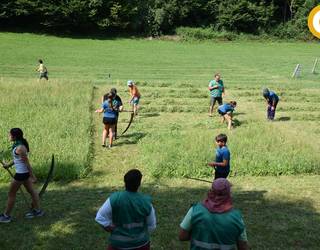 Zorrotz aritu dira herriko gazteak