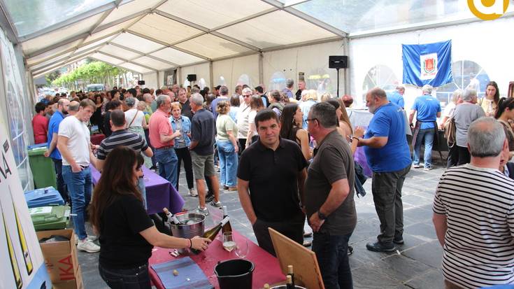 Ardo zuriak dastatzeko aukera izan da Tolosan