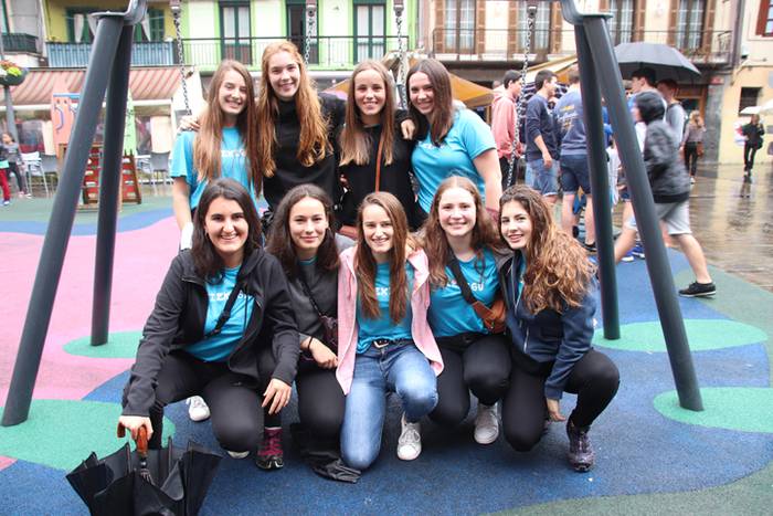 Egunari kolorea jarri diote  15 1529152478962