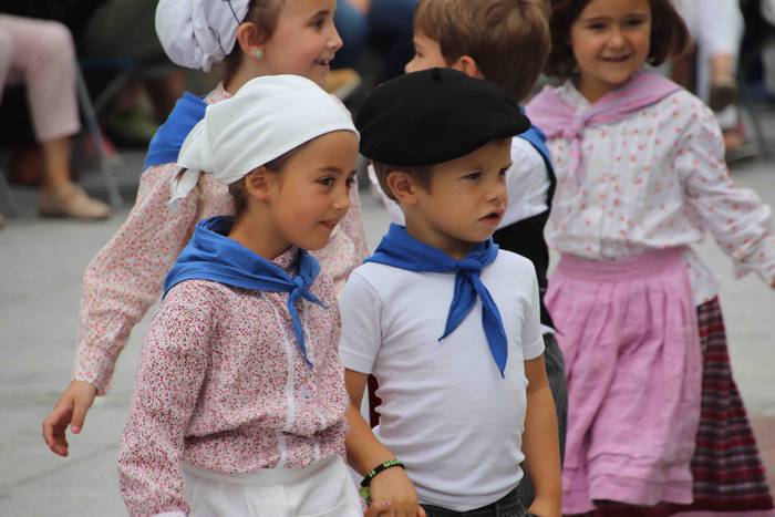 Dantzak, txistuak eta trikit 34 1565549088186