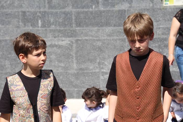 Haurrek alaitu dituzte kalea 32 1494677939119