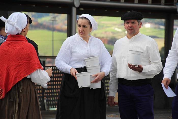 Auzolanaren fruitu, azoka 4 1541960513183