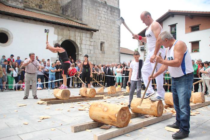 Abaltzisketa San Joan festak aizkora 18 1466947532147