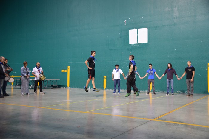 Dantzaren sokak lotuta - 17