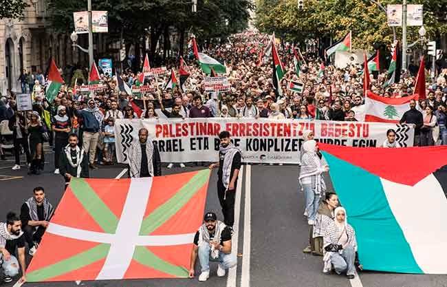 Gure babes osoa Palestinar herriari eta genozidioa salatzeko Euskal Herrian garatzen ari diren ekimenei
