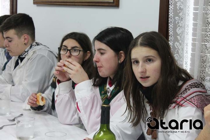 Talaiak tanten azpian ere dantzan - 45