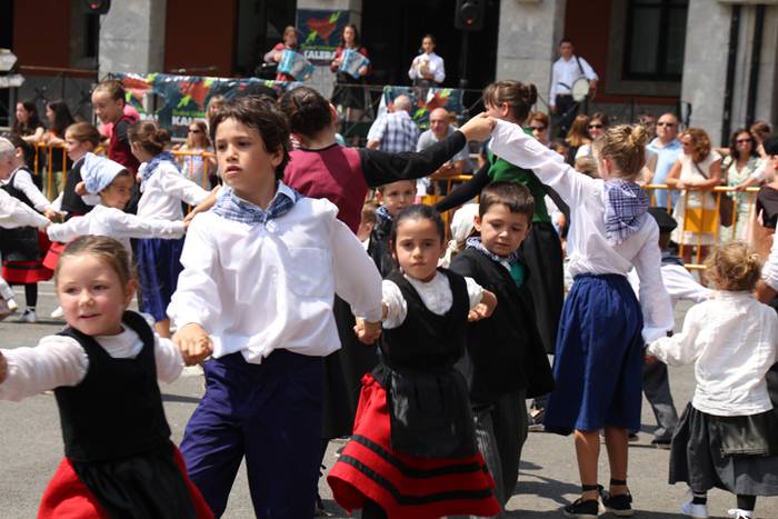 Dantzari txiki eguna Anoetan 21 1497181566054