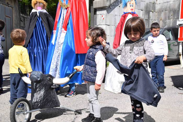 Haurrek egindako erraldoiek  3 1556984184197