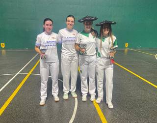 Emaitza gazi-gozoak gomazko paletako binakakoan