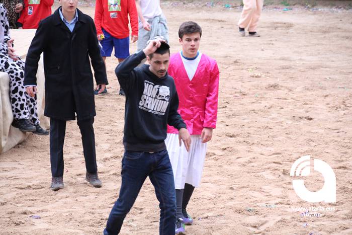 Zezenak adarrak okerrak ditu 47 1488277424485