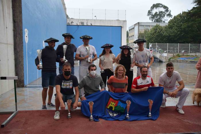 Txapelak jantzi dituzte 52.  35 1627714825477