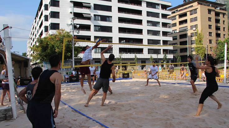 Martxan da hondartzako boleibolaren festa