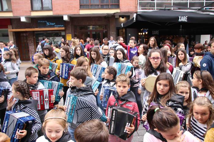 Hauspoa trikitiari 13 1570286775394