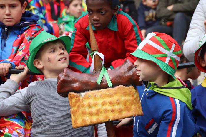 Lehenengo zezen festa, prime 12 1551374897980