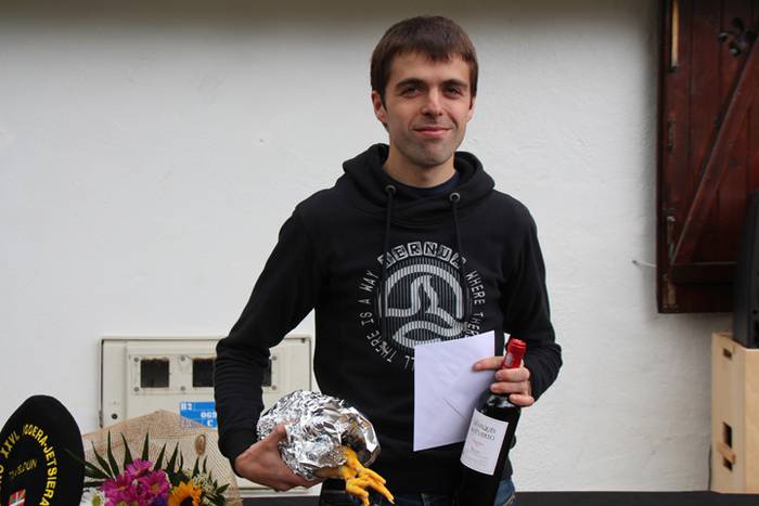 Aitziber Ibarbia eta Julen L 98 1525009432885