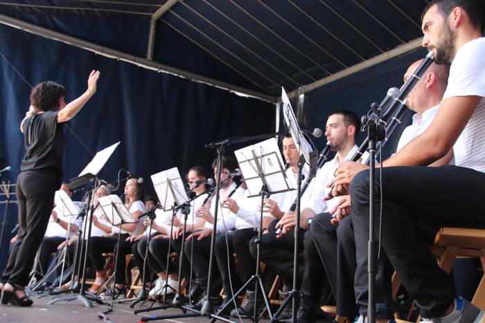 Musikak eta dantzak jantzi d 22 1531658861175