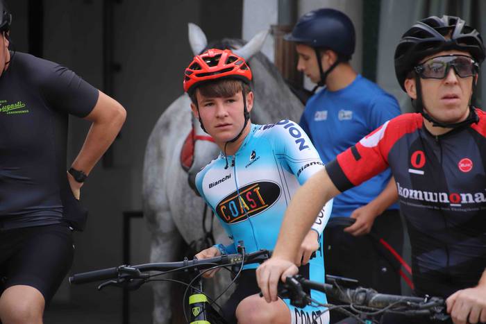 Mendi bizikleta lasterketare 18 1660377595566