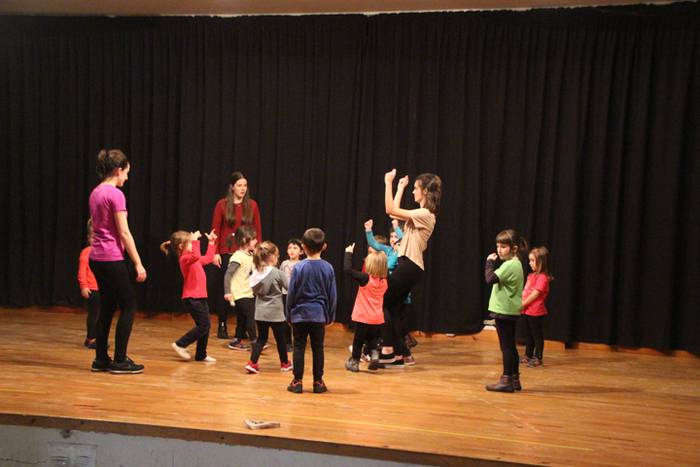 Sutarri haurren dantza taile 22 1521831160703