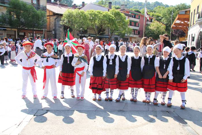 Dantzari Txiki eguna Ibarran 2016 27 1464428075050