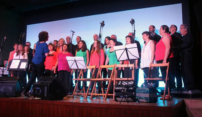 Karmen jaien sarrerakoa egin dute abesbatzek 5 1468252848006