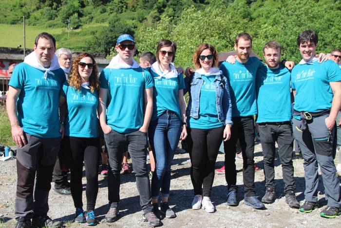 Eskuak batuta, desio bakarre 25 1528640636773