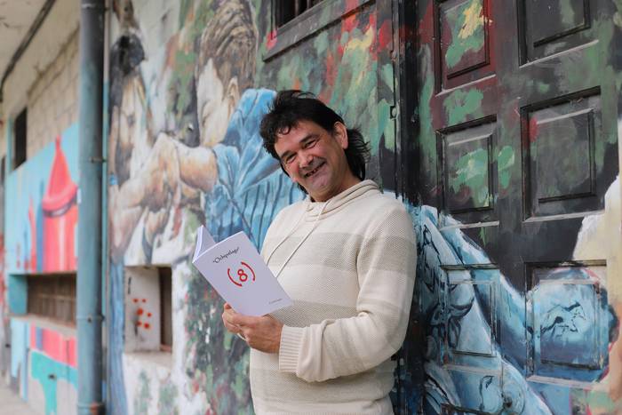 «Existitzen ez den zerbaiti izena ematen dio poesiak»