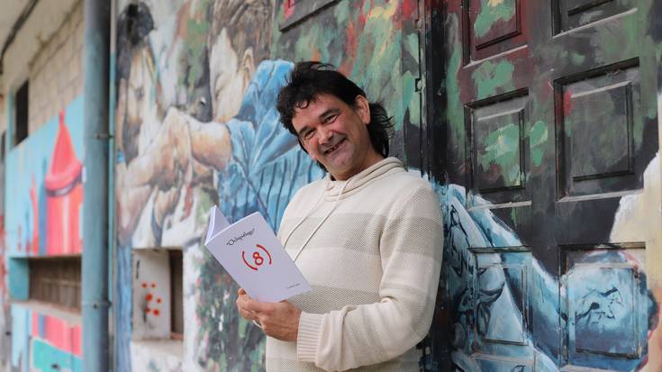 «Existitzen ez den zerbaiti izena ematen dio poesiak»