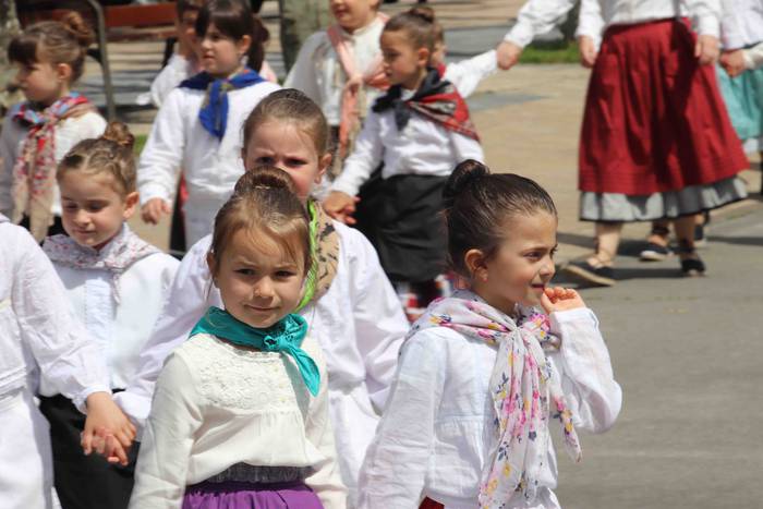 Dantzan ospatu dute Sutarrir 38 1557663377206