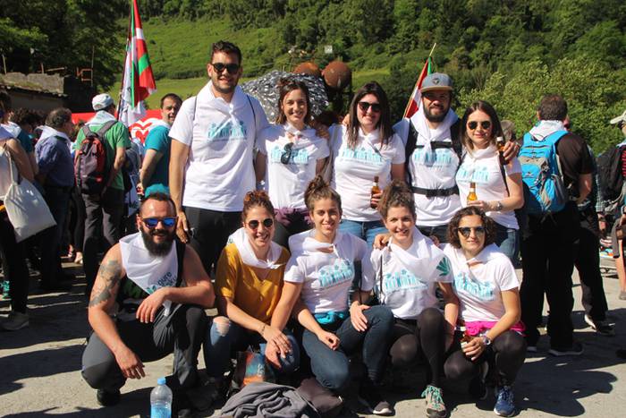 Eskuak batuta, desio bakarre 18 1528640584651